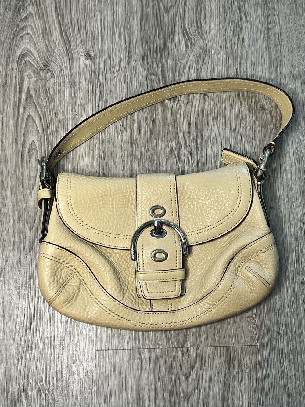 Vintage Coach SoHo Beige Pebbled Leather Shoulder Bag With Silver Buckles